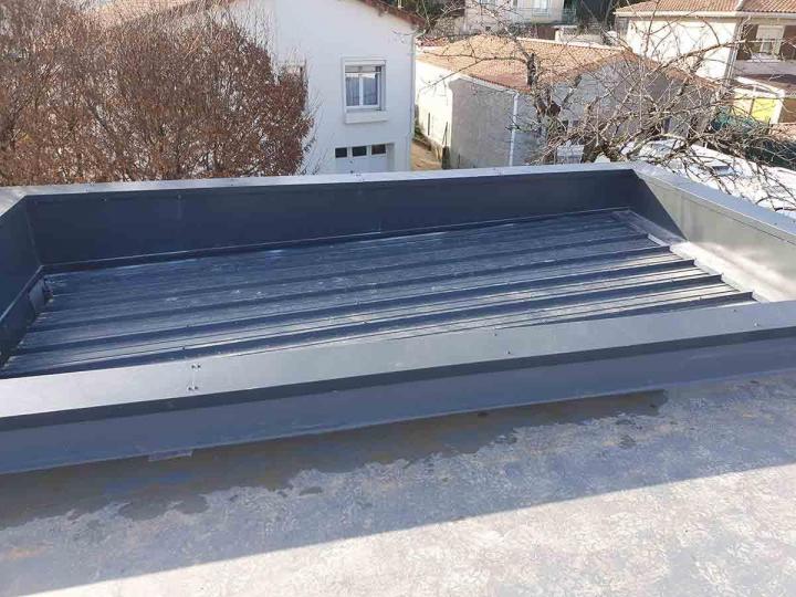 Travaux d’imperméabilisation de toiture.